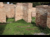 02819 ostia - regio v - insula vi - edificio (v,vi,3) - vorderer raum - ostende - bli ri nordosten - 01-2024.jpg